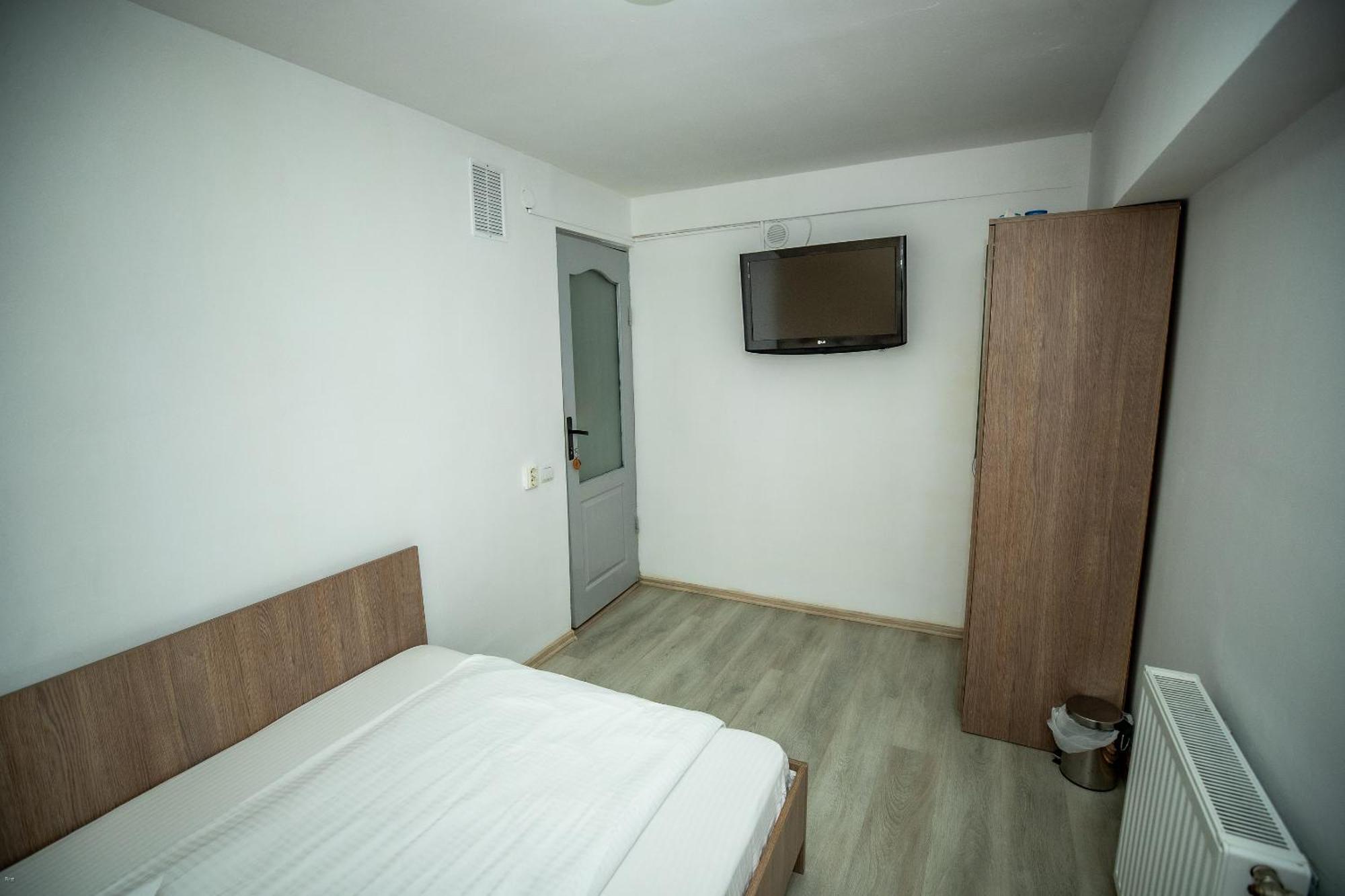 Nelana Hostel Cluj-Napoca Exterior photo
