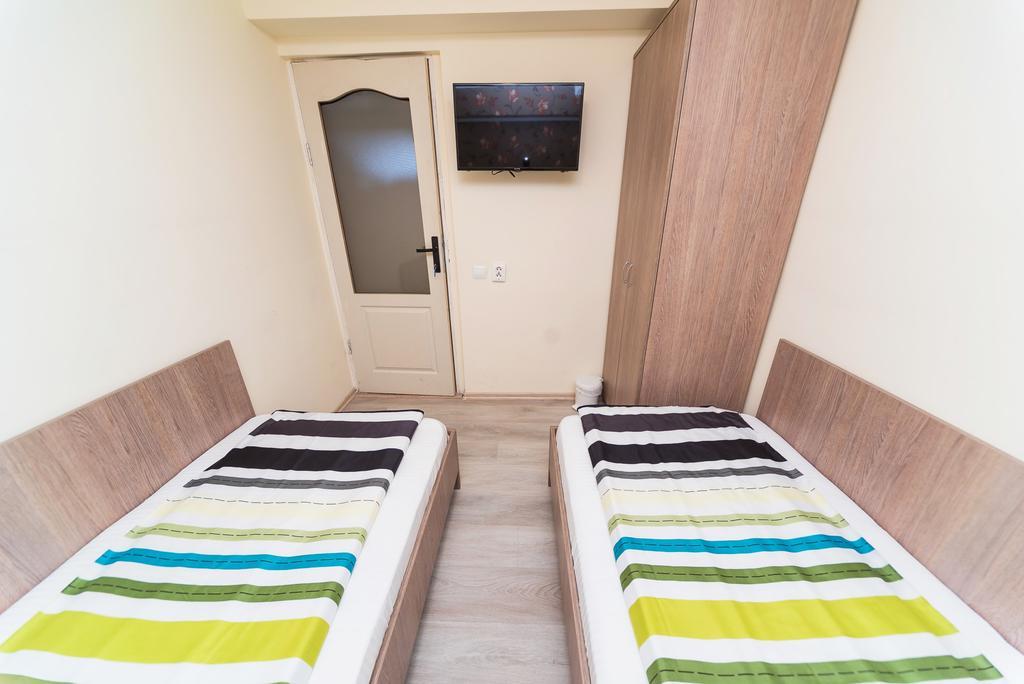 Nelana Hostel Cluj-Napoca Exterior photo